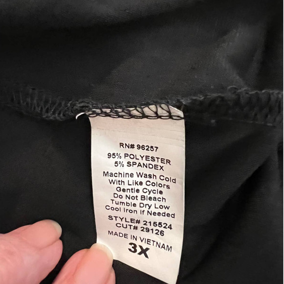 Perseption Blouse in Black Polyester w/Roll Tab Sleeves and Gold Buttons Size 3X - Picture 4 of 4